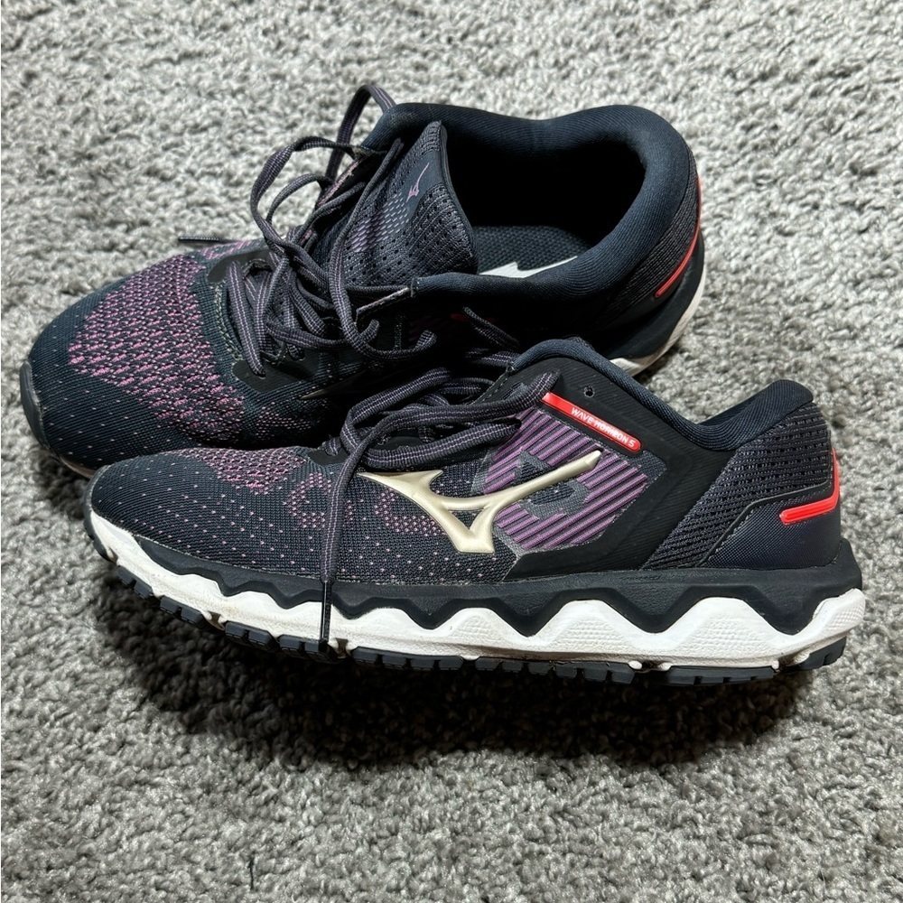 Mizuno Womens Wave Horizon 5 Running Shoe Size 8 - blue and purple color